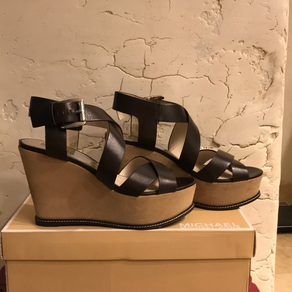 Michael Kors platform wedge shoe - Picture 3 of 6